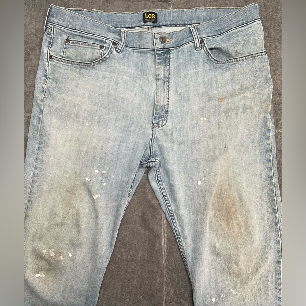 Lee Classic Fit Cotton Straight Cut Blue Jeans. Size 40x32